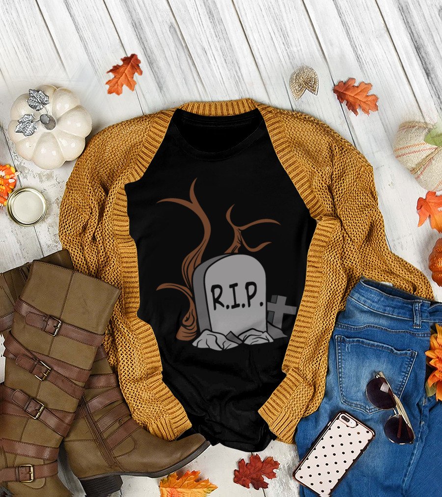 RIP Gravestone Tombstone with Creepy Branches and Cross T-Shirt