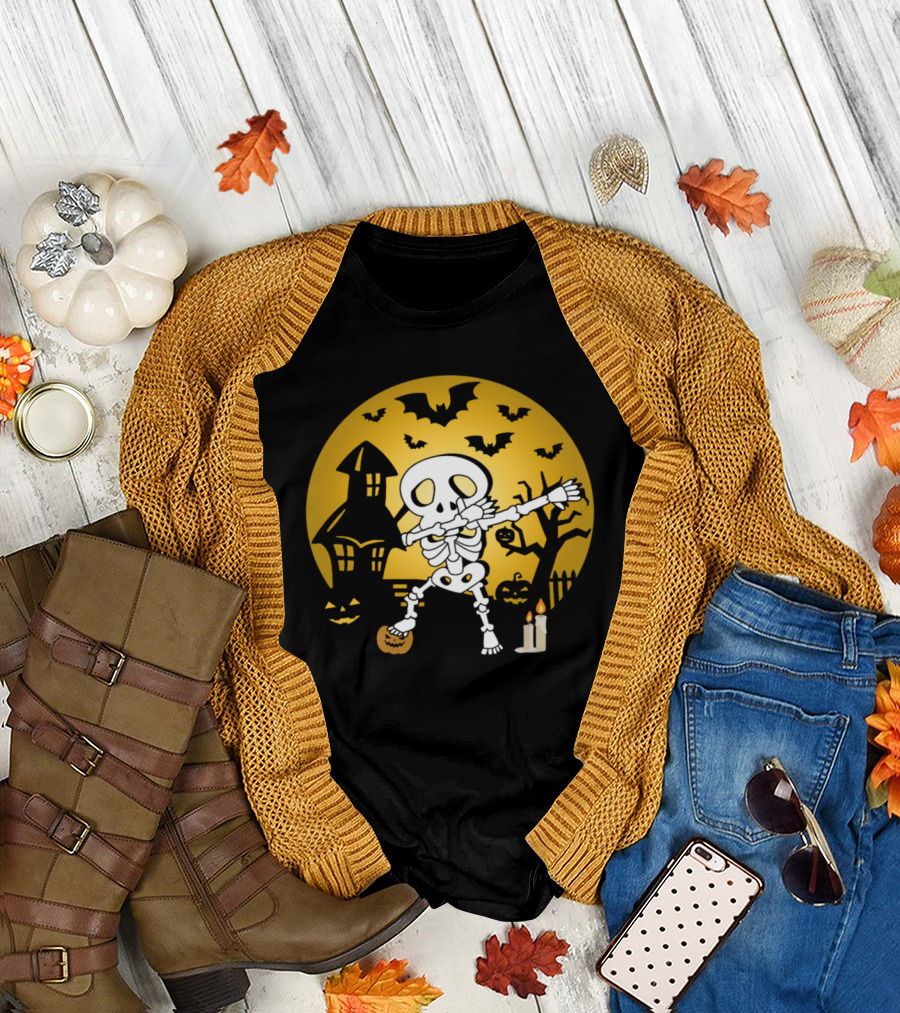 Dabbing Skeleton Pumpkin with Bats and Haunted House Moon Background T-Shirt
