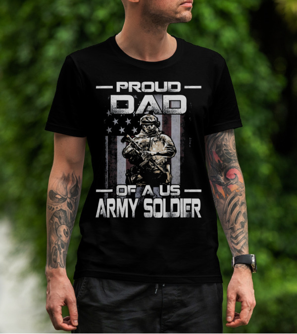 Proud Dad Of A US Army Soldier American Flag Background Soldier T-Shirt