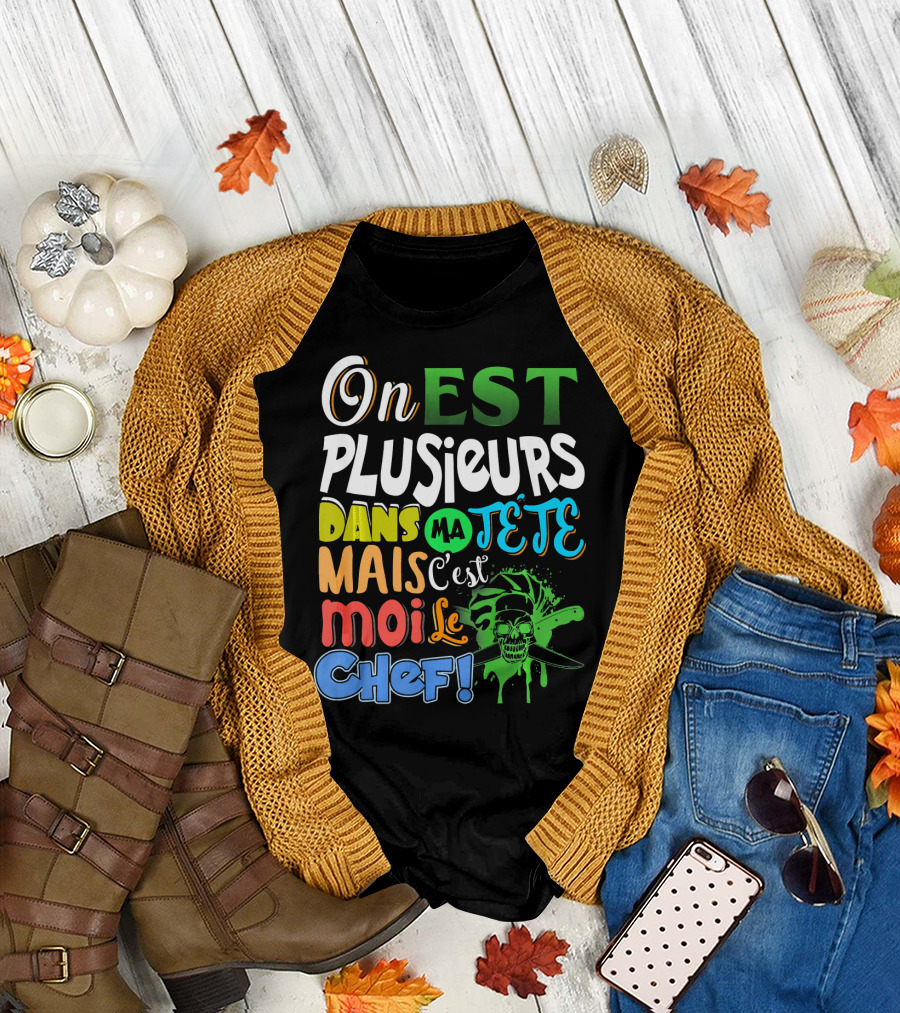 On Est Plusieurs Dans Ma Tête Mais C'est Moi Le Chef Skull T-Shirt