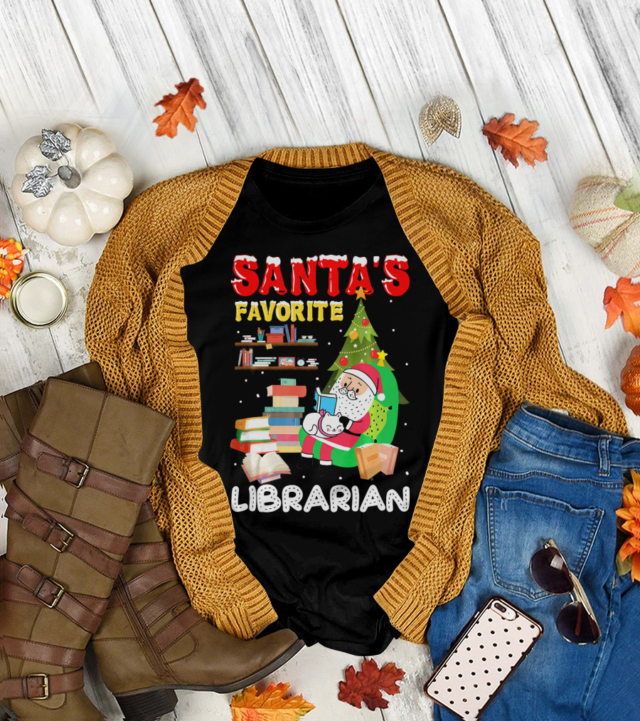 Santa's Favorite Librarian Christmas Holiday Santa Reading with Books and Tree T-Shirt