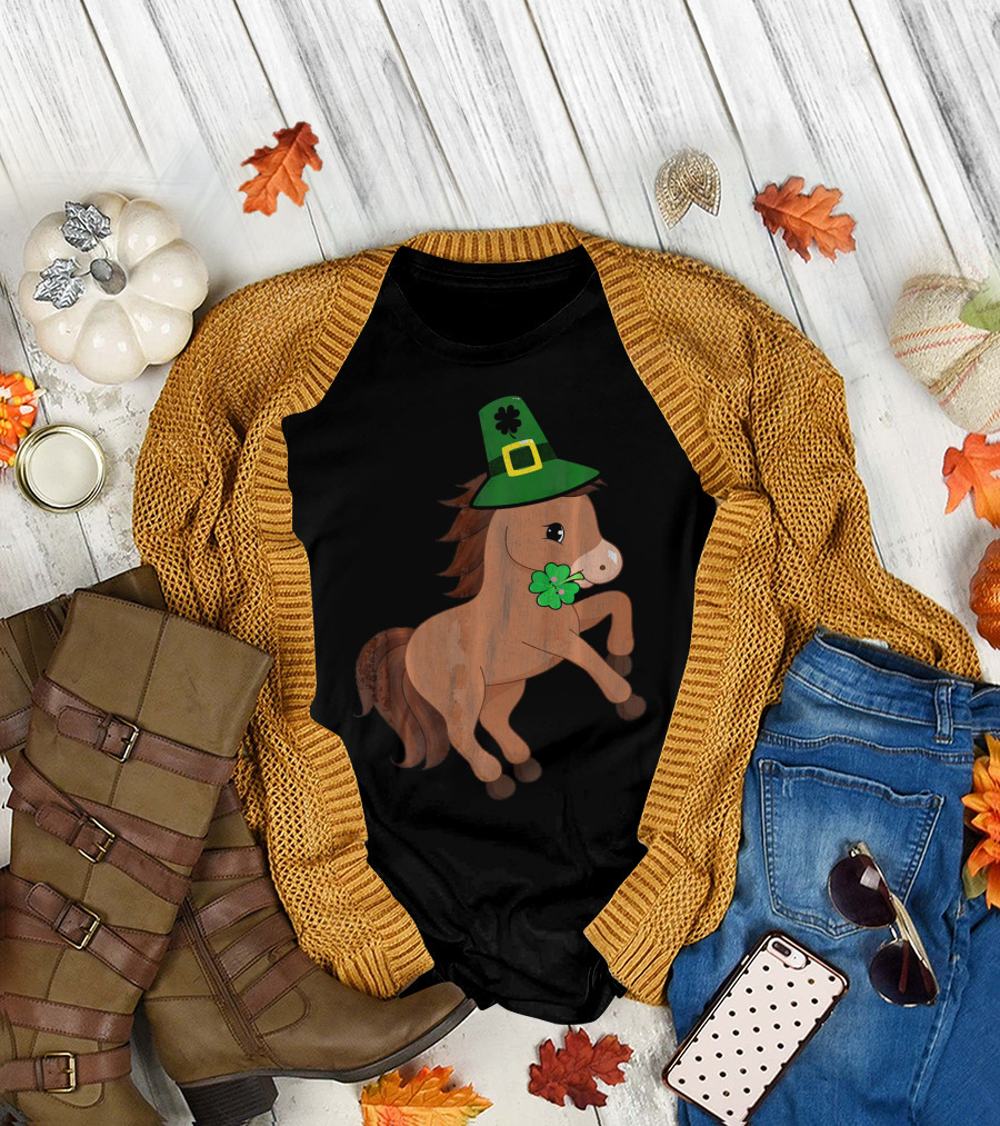 Cute Irish Shamrock St Patricks Day Leprechaun Horse T-Shirt