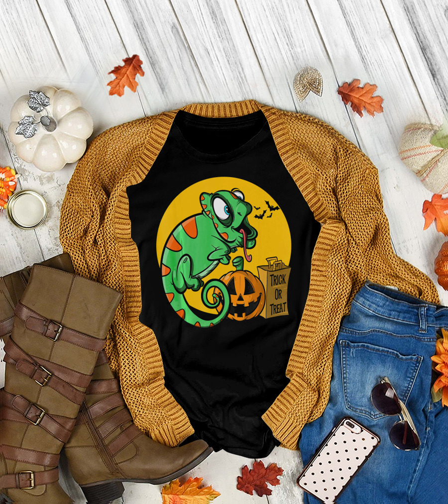 Iguana Halloween Trick or Treat Pumpkin Bats T-Shirt