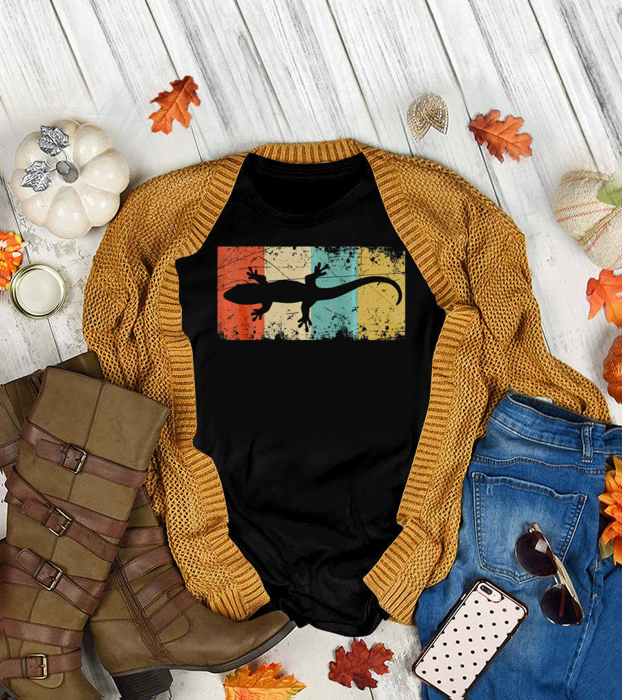 Gecko Silhouette on Vintage Retro T-Shirt