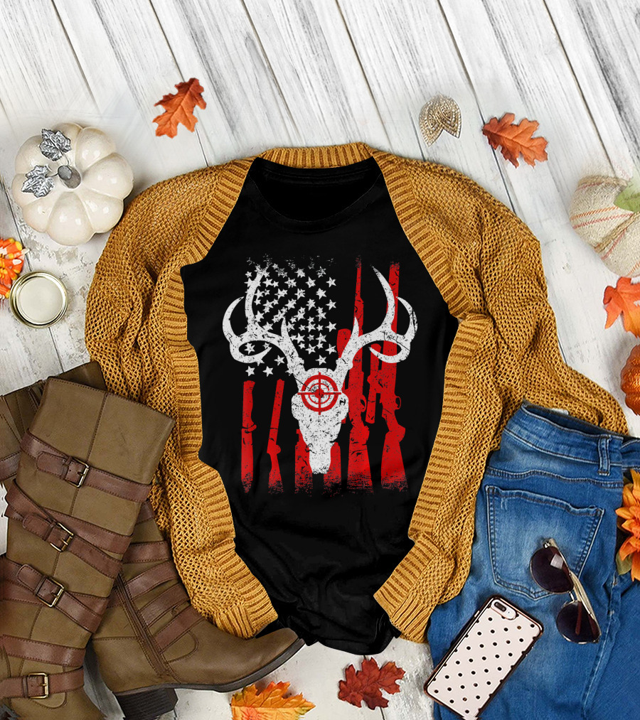 USA Red White Vintage Deer Hunting American Flag Guns Target T-Shirt