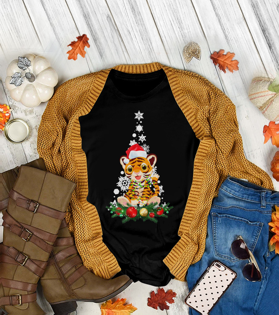 Tiger Christmas Animal Light Santa Hat Snowflake Tree T-Shirt