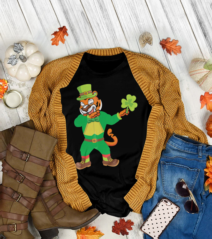 Tiger Leprechaun Dabbing Dance with Shamrock Hip Hop T-Shirt