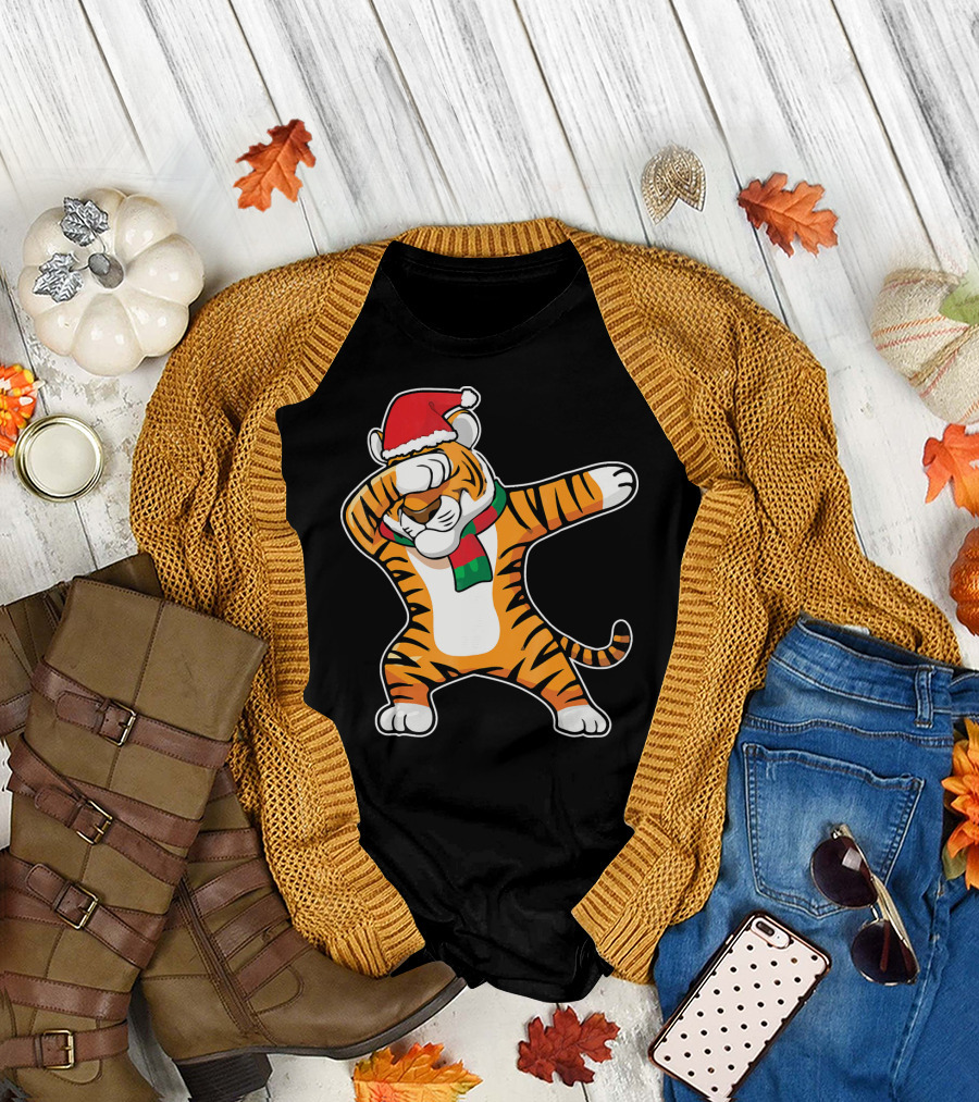 Tiger Santa Costume Dabbing Dance Holiday Fun T-Shirt