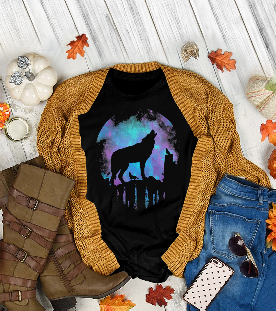 Wolf Howling at Cosmic Moon T-Shirt