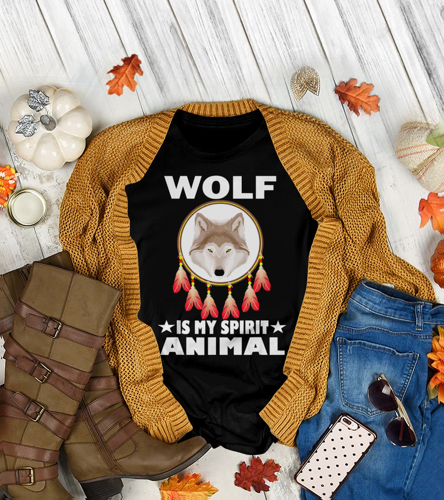 WOLF IS MY SPIRIT ANIMAL WITH DREAMCATCHER FEATHERS T-Shirt