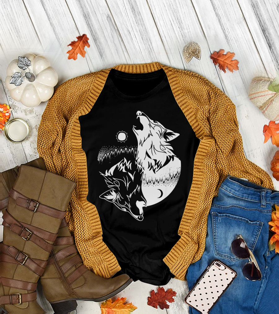 Wolf Yin Yang Skoll Symbol Night Day Duality T-Shirt
