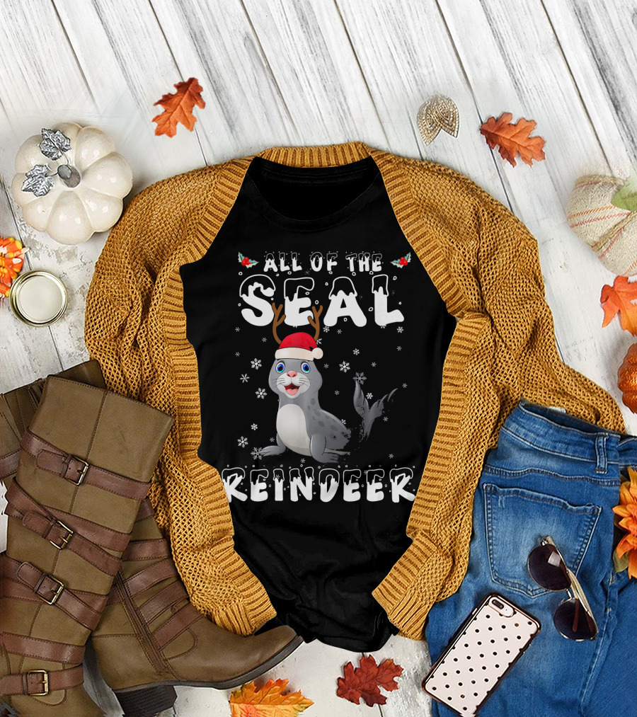 ALL OF THE SEAL REINDEER Santa Hat Festive Holiday Snowflakes T-Shirt