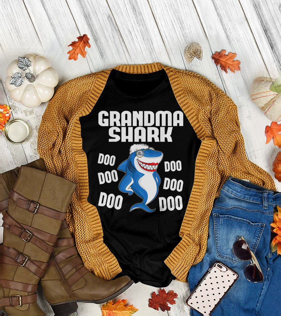 Grandma Shark Doo Doo Doo Cute Cartoon with Glasses and Cap T-Shirt