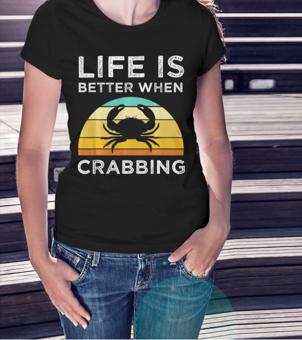 Life Is Better When Crabbing Funny Crab Retro Sunset T-Shirt