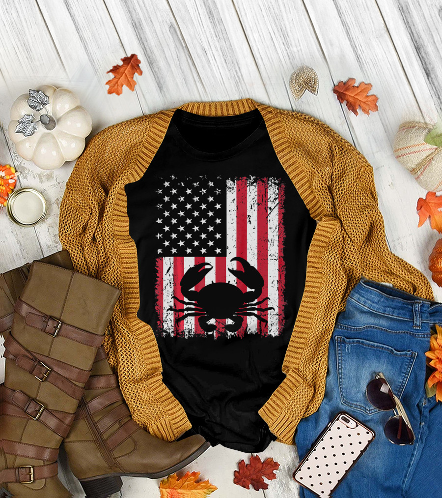Vintage Crab Silhouette on Distressed American Flag for Animal Lovers T-Shirt