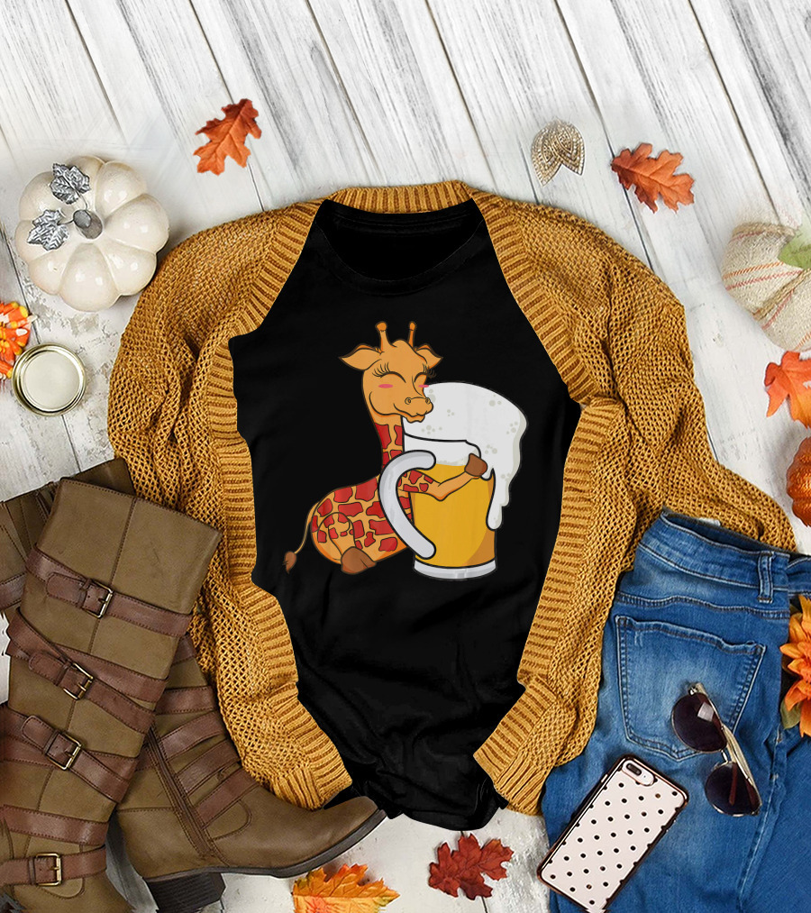 Giraffe Cute Giraffe Hugging Beer Mug T-Shirt