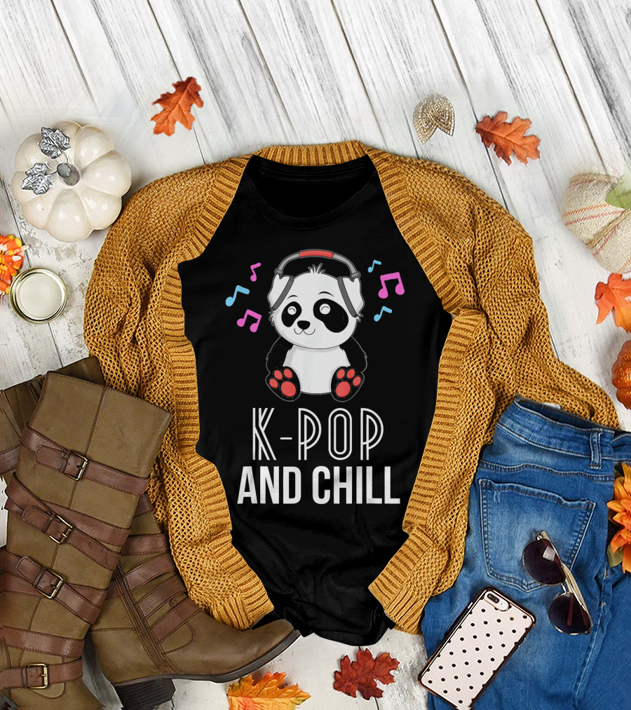 K-Pop And Chill Panda Listening to Music with Colorful Notes T-Shirt