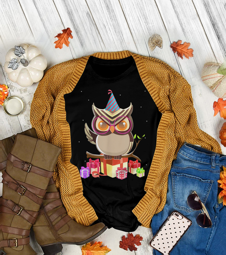 Party Owl with Presents for Animal Lover Birthday T-Shirt