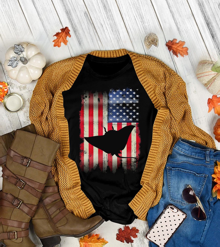 Manta Ray American Flag Stars and Stripes USA Patriotic T-Shirt