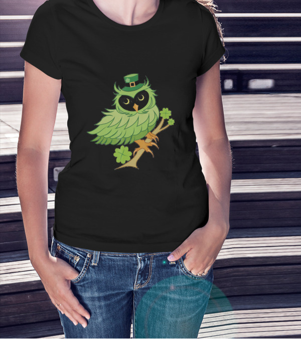 Leprechaun Hat Owl With Shamrocks Saint Patrick's Day St Pats T-Shirt