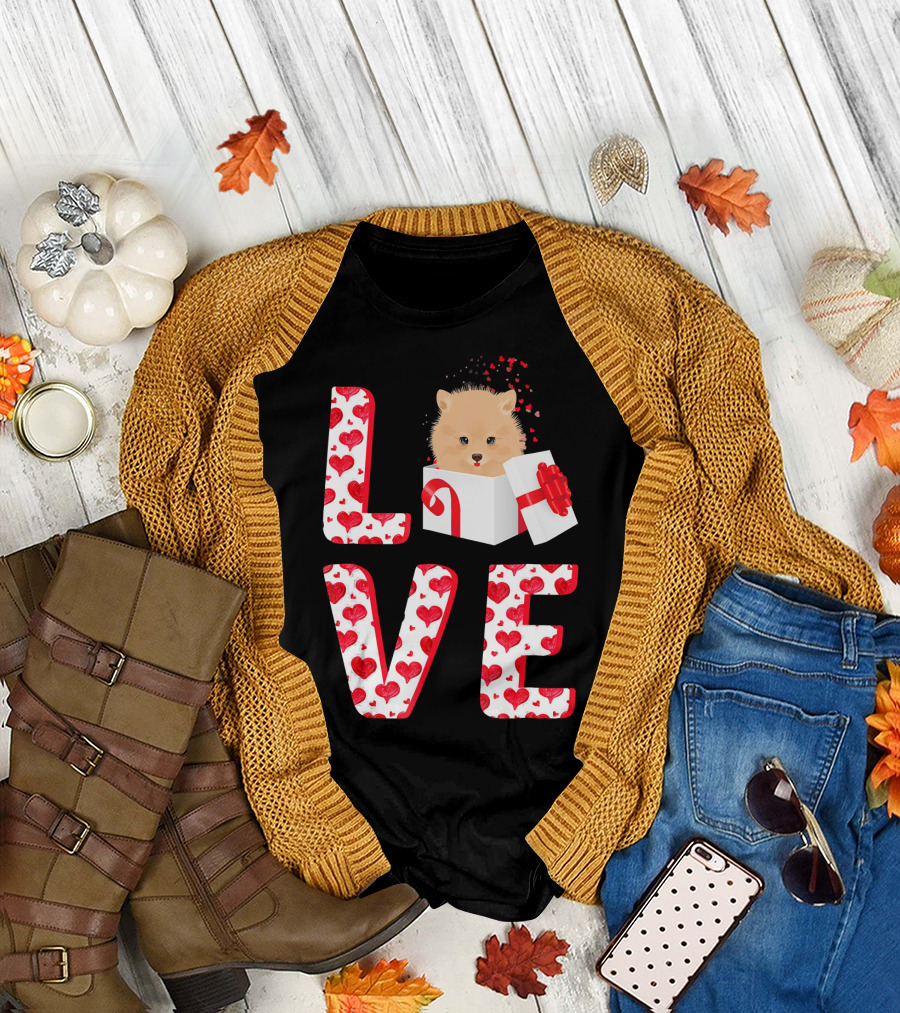 Love Pomeranian Present in Heart Pattern Box T-Shirt