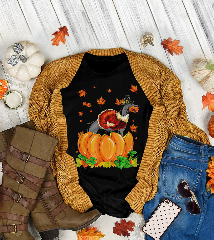 Thanksgiving Doberman Pinscher Pilgrim Hat Turkey Pumpkin Leaves T-Shirt