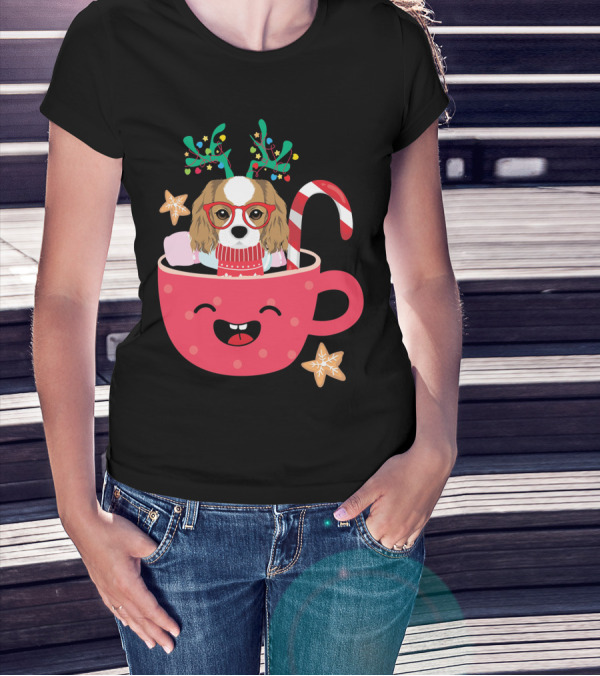Swea Christmas Cavalier King Charl Reindeer Antlers Candy Cane Red Cup Gingerbread Cookies T-Shirt