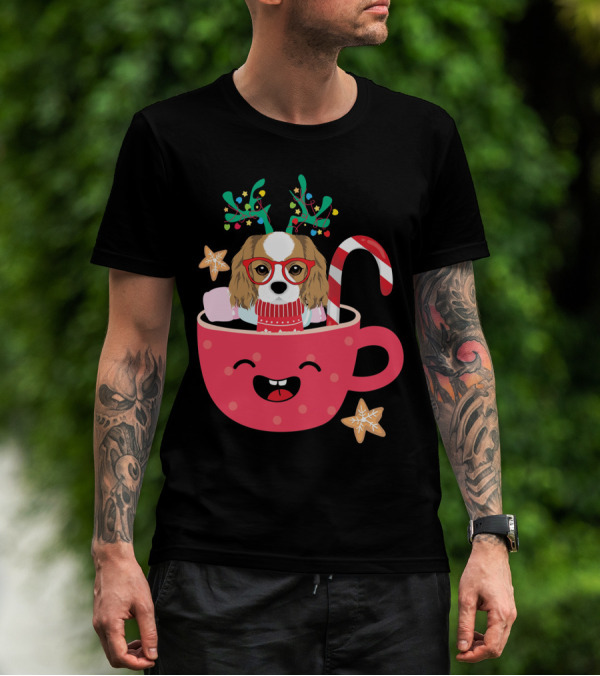 Swea Christmas Cavalier King Charl Reindeer Antlers Candy Cane Red Cup Gingerbread Cookies T-Shirt