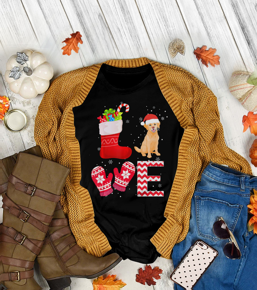 LOVE Christmas Labrador Retriever Santa Hat Stocking Mittens Snowflakes T-Shirt