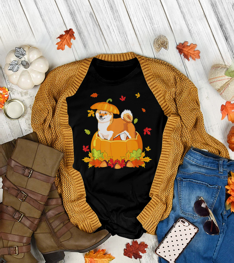 Thanksgiving Akita in Pumpkin with Autumn Leaves and Acorns T-Shirt