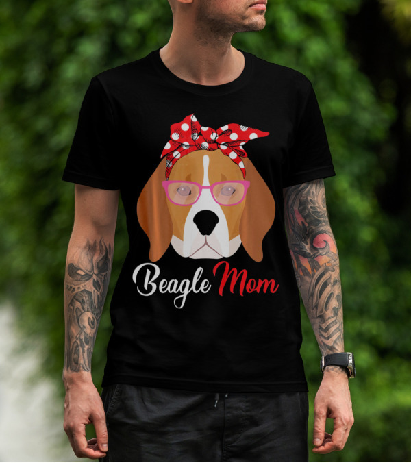 Beagle Mom For Dog Lovers Mothers With Glasses And Red Polka Dot Bandana T-Shirt