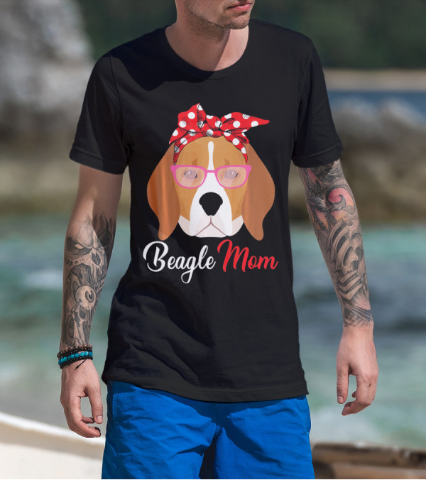 Beagle Mom For Dog Lovers Mothers With Glasses And Red Polka Dot Bandana T-Shirt