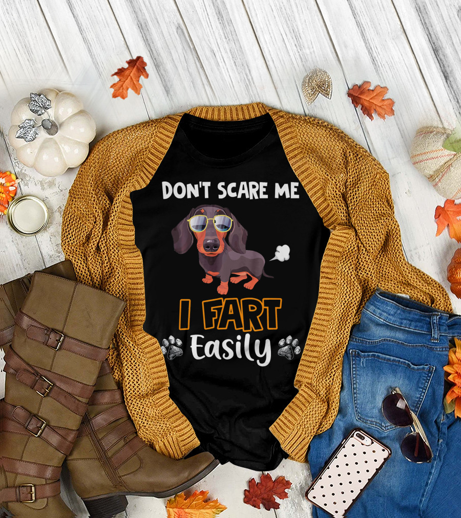 DON'T SCARE ME I FART EASILY DACHSHUND SUNGLASSES PAW PRINTS T-Shirt