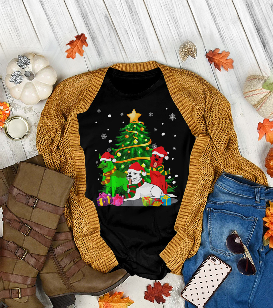 German Shepherd Family Christmas with Santa Hats and Gifts T-Shirt