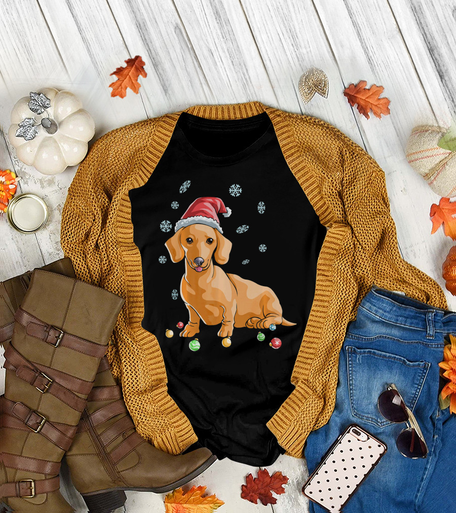 Wiener Dog Dachshund Puppy Santa Hat Christmas Snowflakes Ornaments T-Shirt