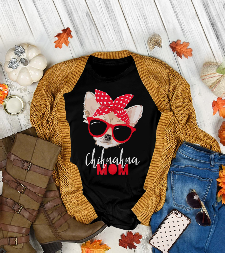 Chihuahua Mom Funny Sunglasses Red Bow T-Shirt