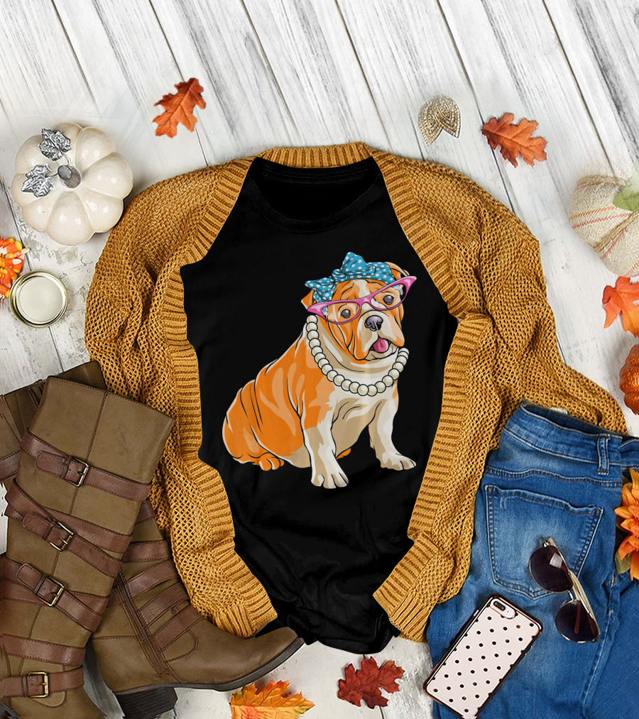 English Bulldog Mom Grandma Dog with Glasses and Pearl Necklace T-Shirt