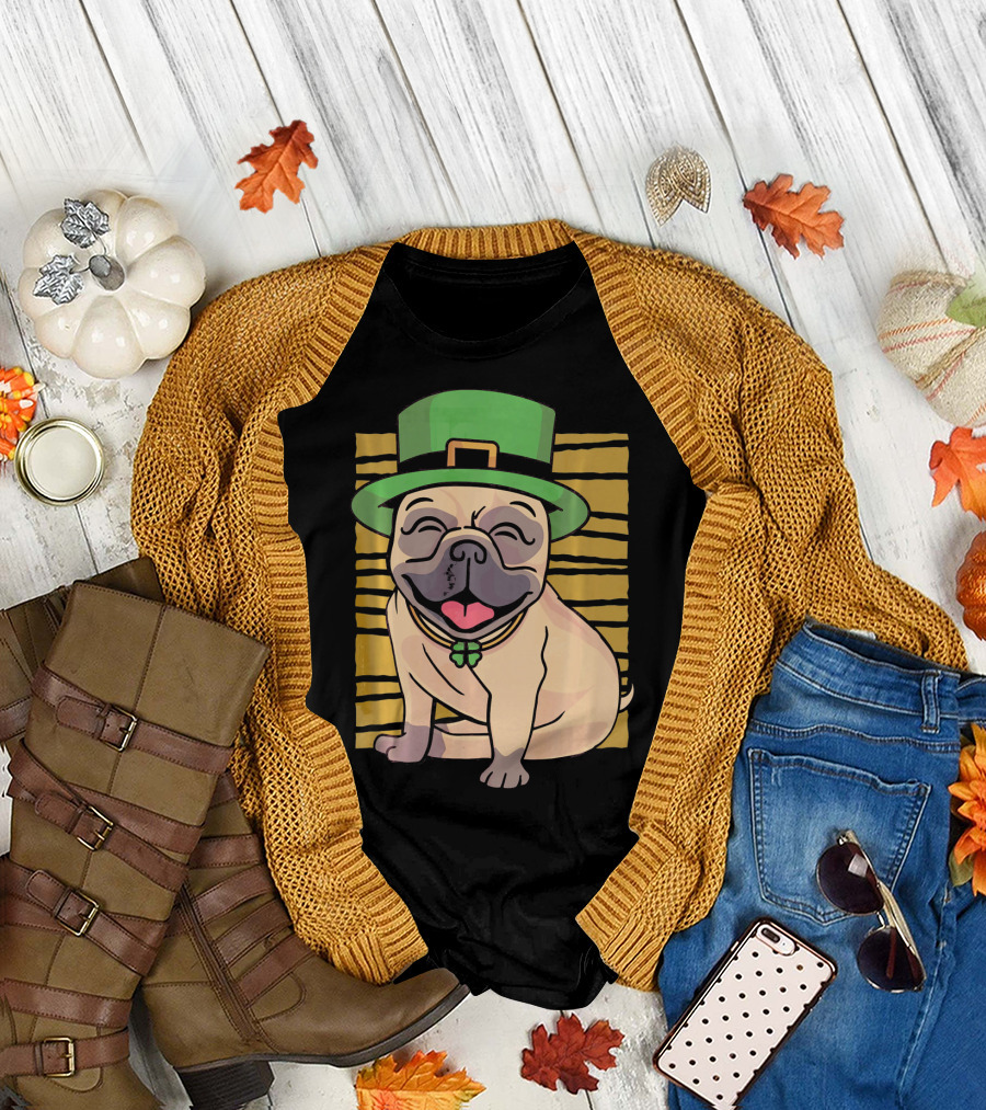 Funny St. Patrick's Day Pug in Green Leprechaun Hat with Shamrock Necklace T-Shirt