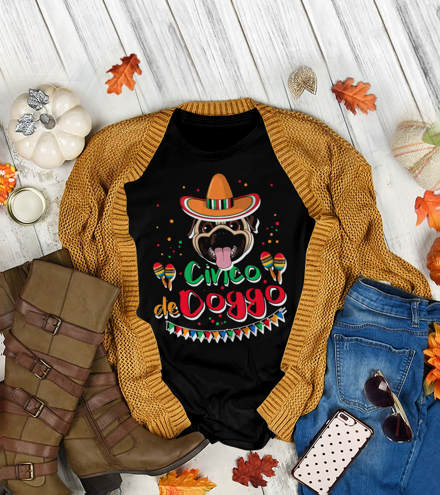 Pug Dog with Sombrero Maracas Cinco De Doggo T-Shirt