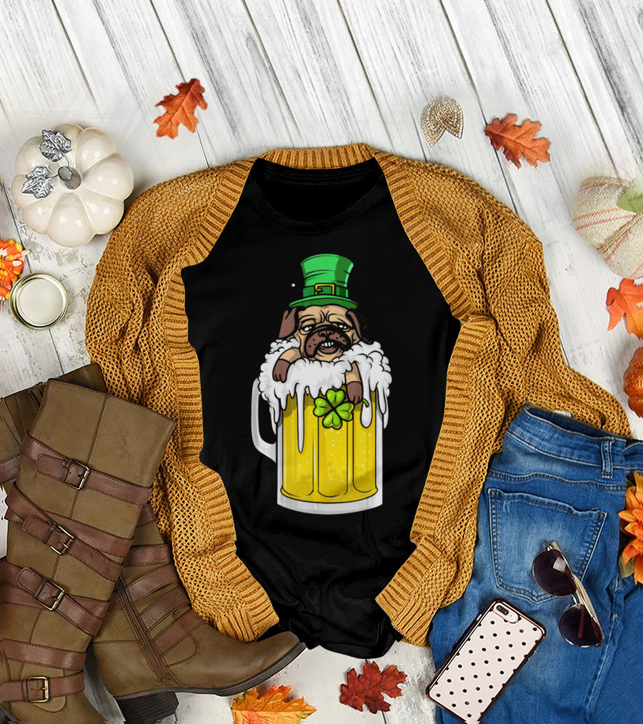 Leprechaun Pug Dog in Beer Mug with Shamrock for St Patricks Day T-Shirt