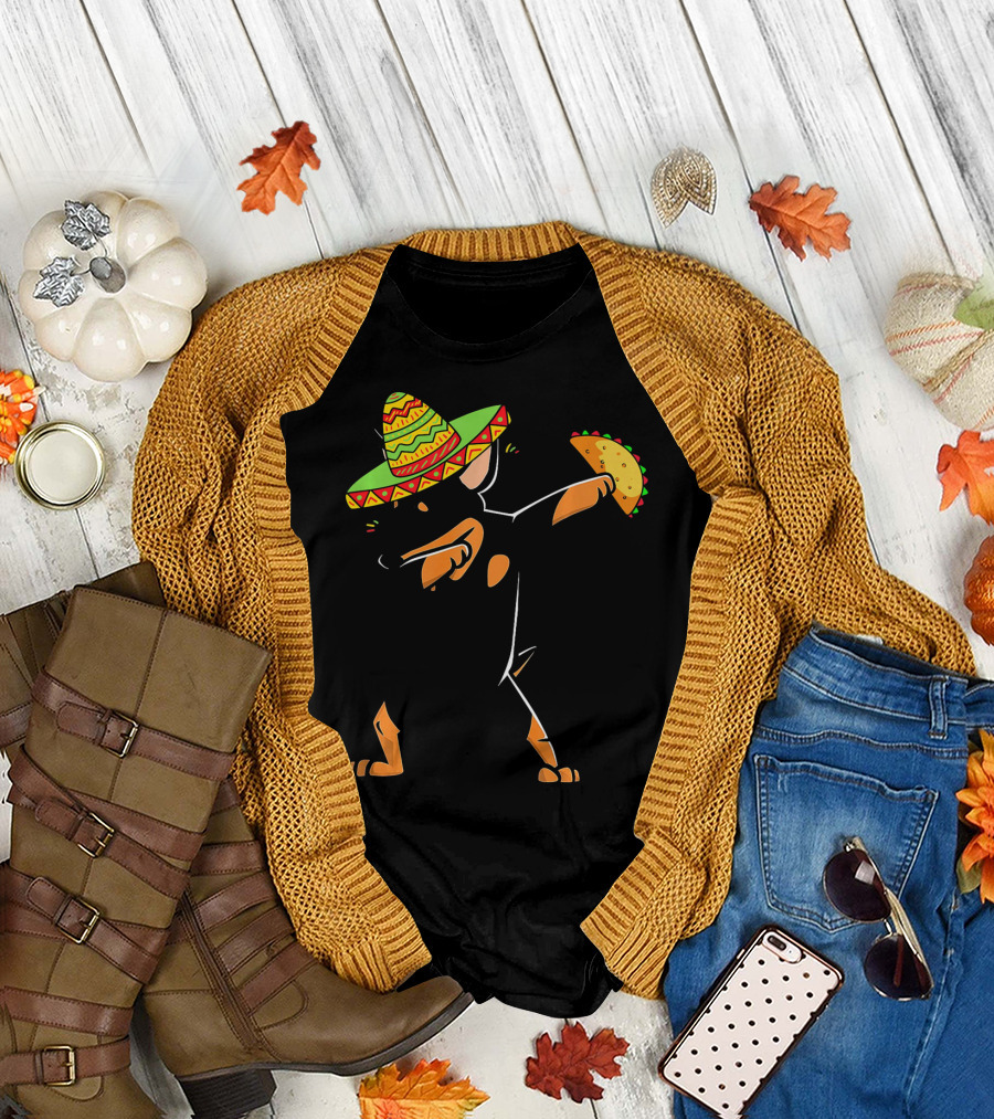 Funny Miniature Pinscher Dog Dabbing with Sombrero and Taco T-Shirt