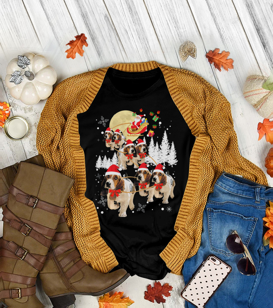 Basset Hound Santa Reindeer Christmas Snowflakes Pine Trees T-Shirt