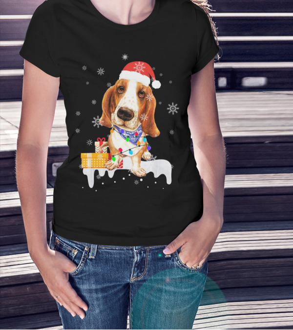 Santa Basset Hound Festive Christmas Lights And Gifts Snowflakes T-Shirt