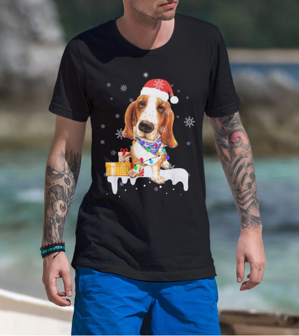 Santa Basset Hound Festive Christmas Lights And Gifts Snowflakes T-Shirt
