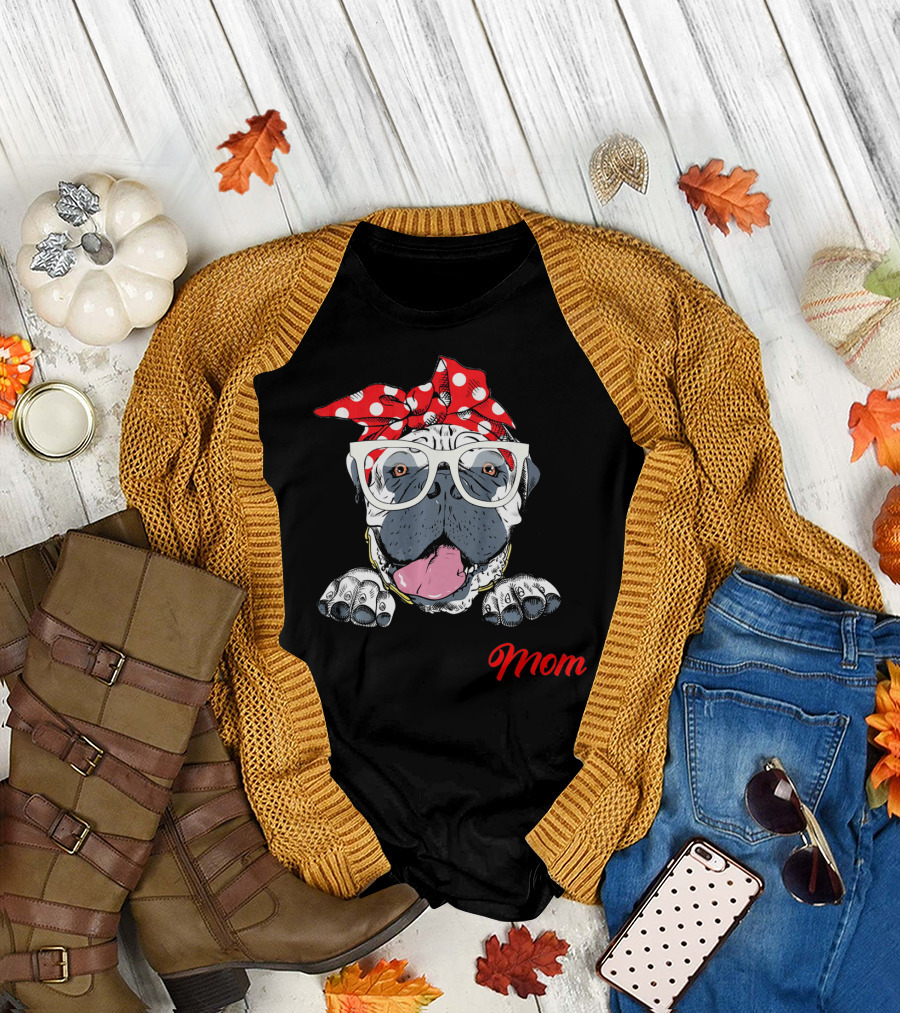 Best Bullmastiff Mom Dog with Red Polka Dot Bandana and Glasses T-Shirt