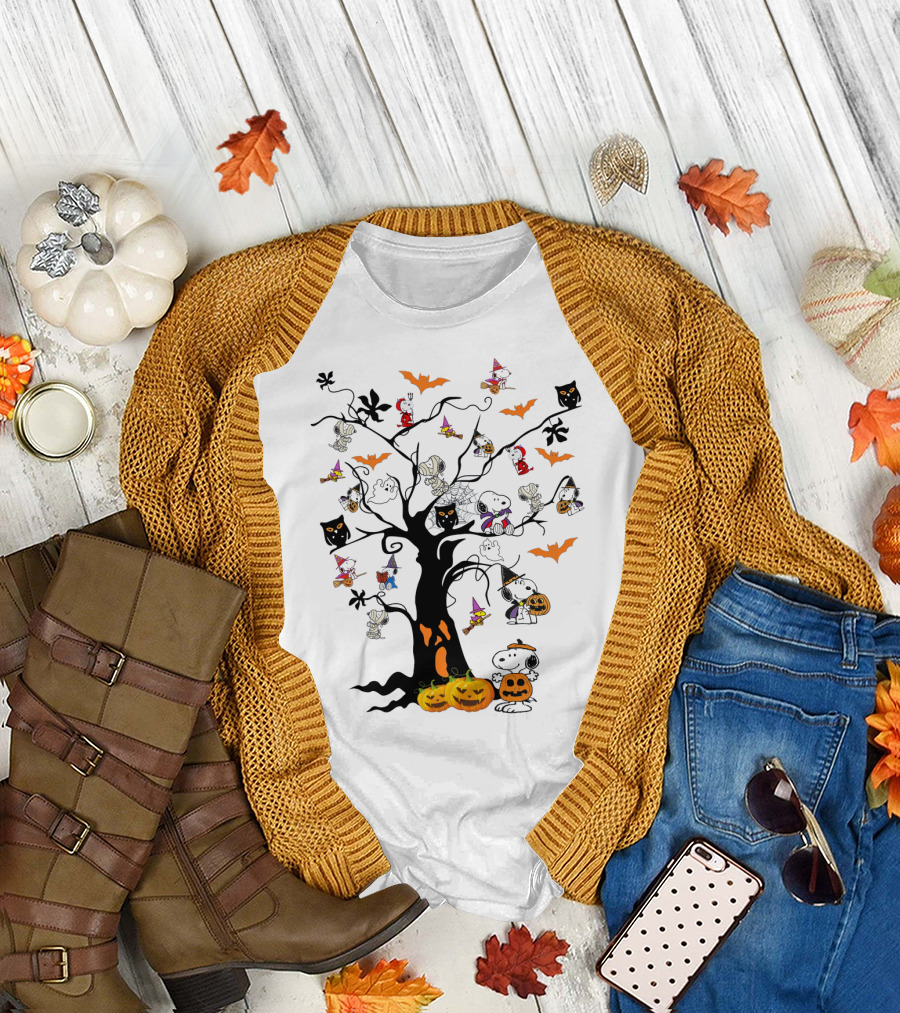 Peanuts Halloween Snoopy Pumpkin Costume Tree with Ghosts and Bats T-Shirt