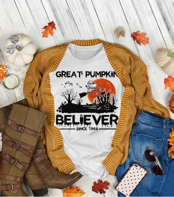 Great Pumpkin Believer Since 1966 Snoopy Halloween Moon Scene T-Shirt