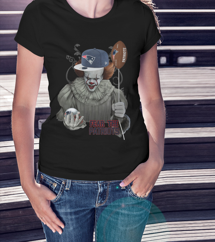 Pennywise Holding New England Patriots Football And Cap Fear The Patriots T-Shirt