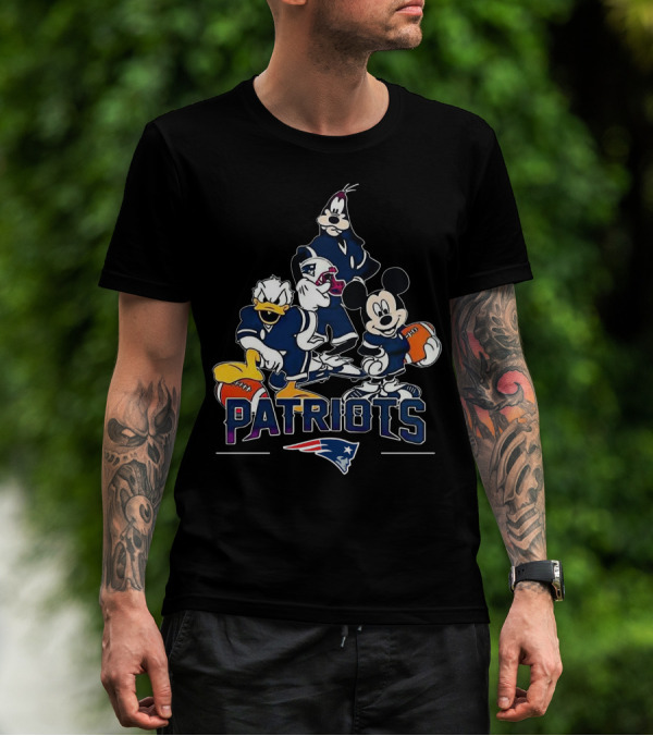 Mickey Mouse Donald Duck Goofy Patriots New England Football T-Shirt