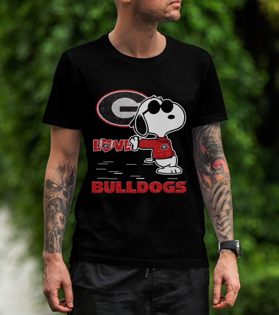 Snoopy Love Georgia Bulldogs Football T-Shirt